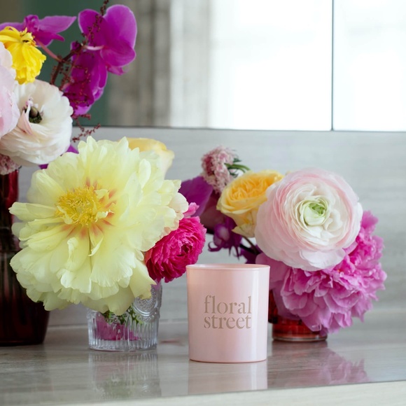 Floral Street Wonderland Bloom Candle - Picture 3 of 3